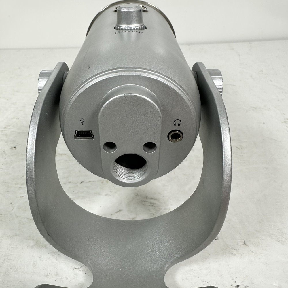 Blue Yeti Professional Multi-Pattern USB Condenser Microphone Silver - Picture 5 of 6